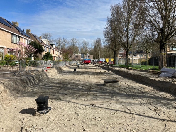 Vanwege de waterberging legt Markus BV de straten in Purmerend van binnen naar buiten aan.