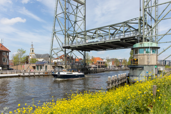 Hefbrug Waddinxveen. Een van de drie hefbruggen over de Gouwe; bekende en markante monumentale bruggen in Zuid-Holland.